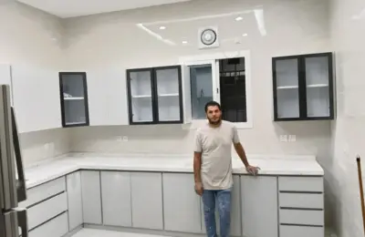 فني تركيب مطابخ الحمدانية جدة - خدمة فورية