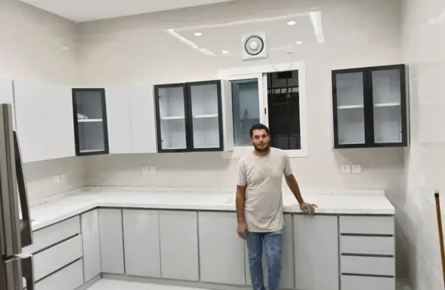 مشاهد من أعمال فني تركيب مطابخ حي الحمدانية جدة